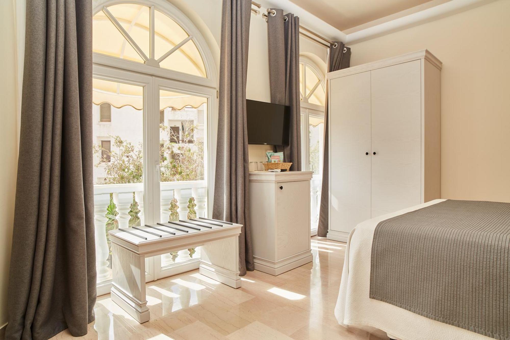Grand Hotel Palladium Santa Eulalia Del Rio Zewnętrze zdjęcie